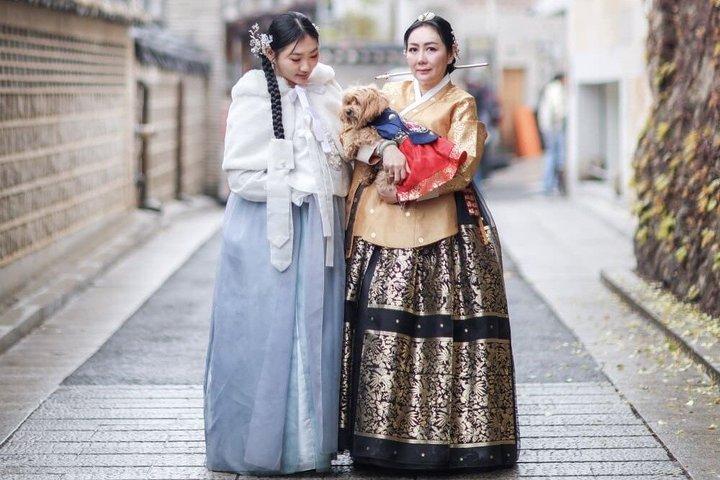 Seoul Hanbok Private Photoshoot in Gyeongbokgung Family or Group - photo 3