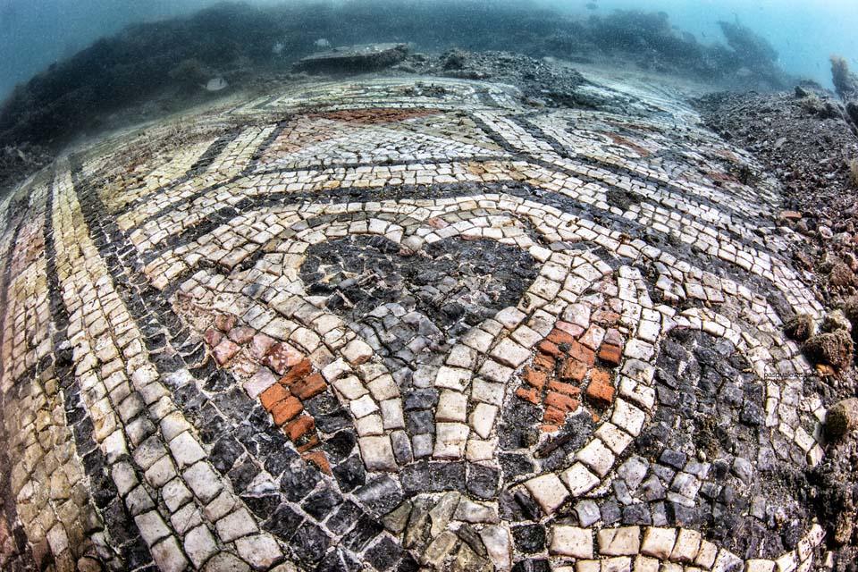 Double Dive in the Park of Baia - photo 3