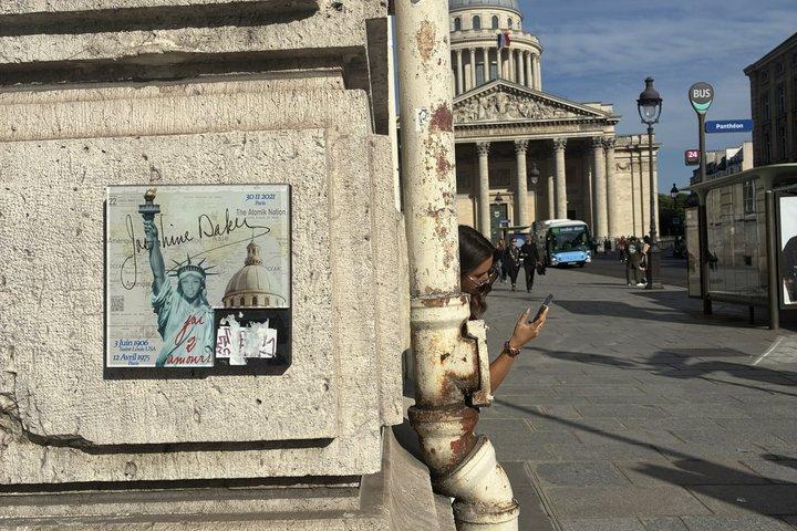 Latin Quarter & Notre-Dame: 2,000 Years of History in small group - photo 3