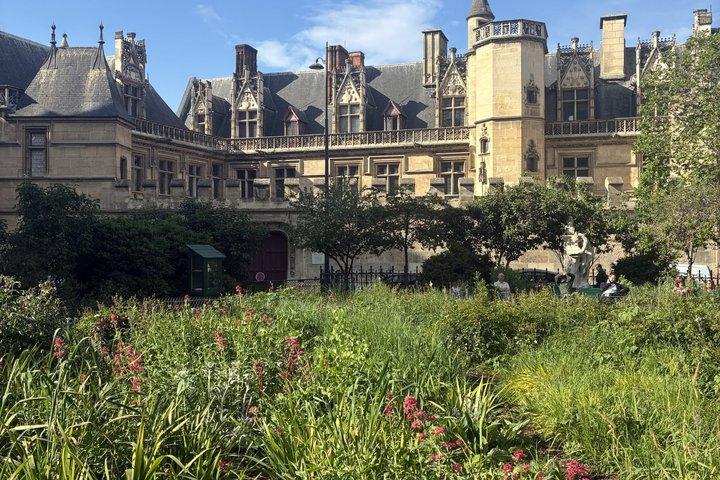 Latin Quarter & Notre-Dame: 2,000 Years of History in small group - photo 2