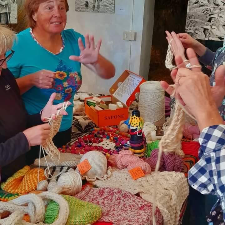 Exploring Castel Del Monte: Guided Village Tour and Traditional Yarn Workshop - photo 2