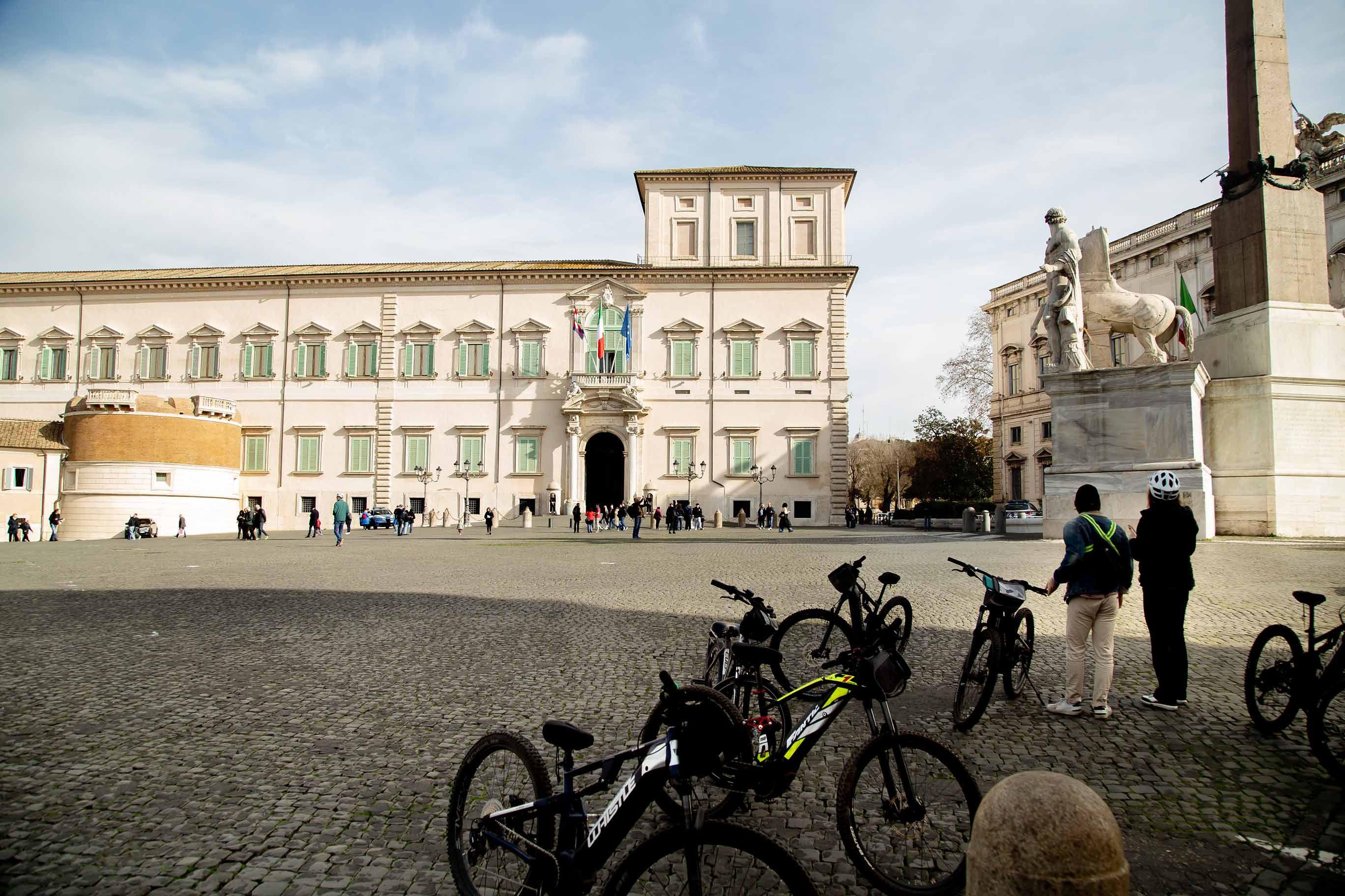 HALF-DAY WOW: Rome Highlights Bike Tour, Lunch & Colosseum Entrance - photo 3