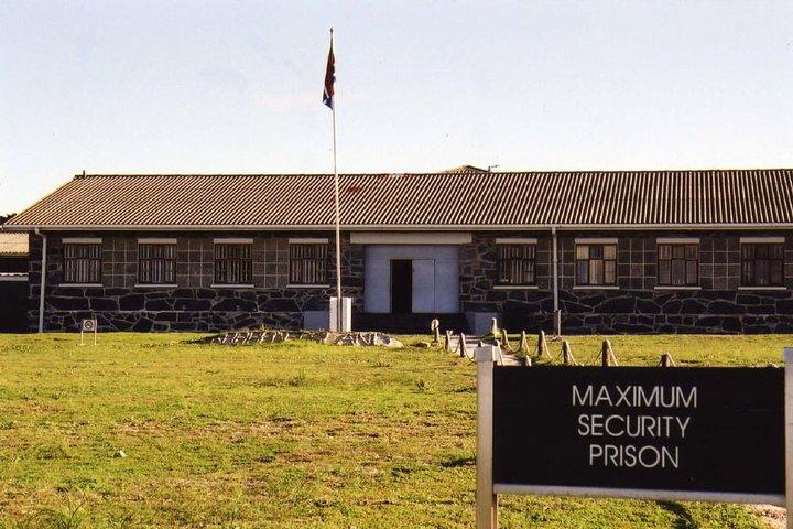 Cape Town: Private Tour Robben Island gateaway & Table Mountain Car - photo 3