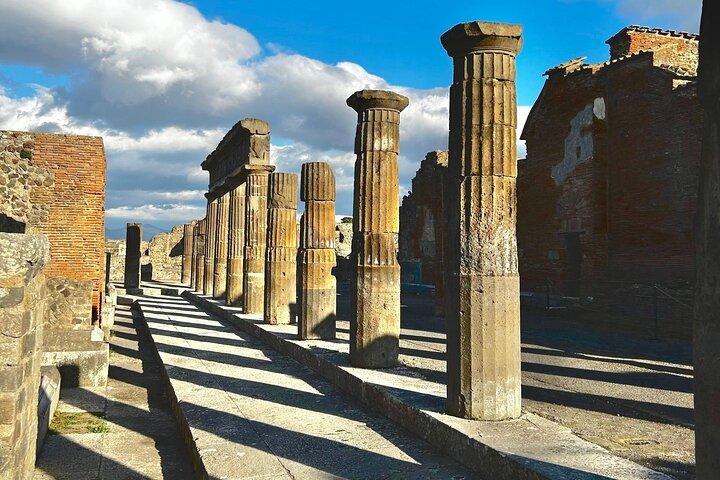 Pompeii 2h Small-Group Tour with Expert Archaeologist - cover photo