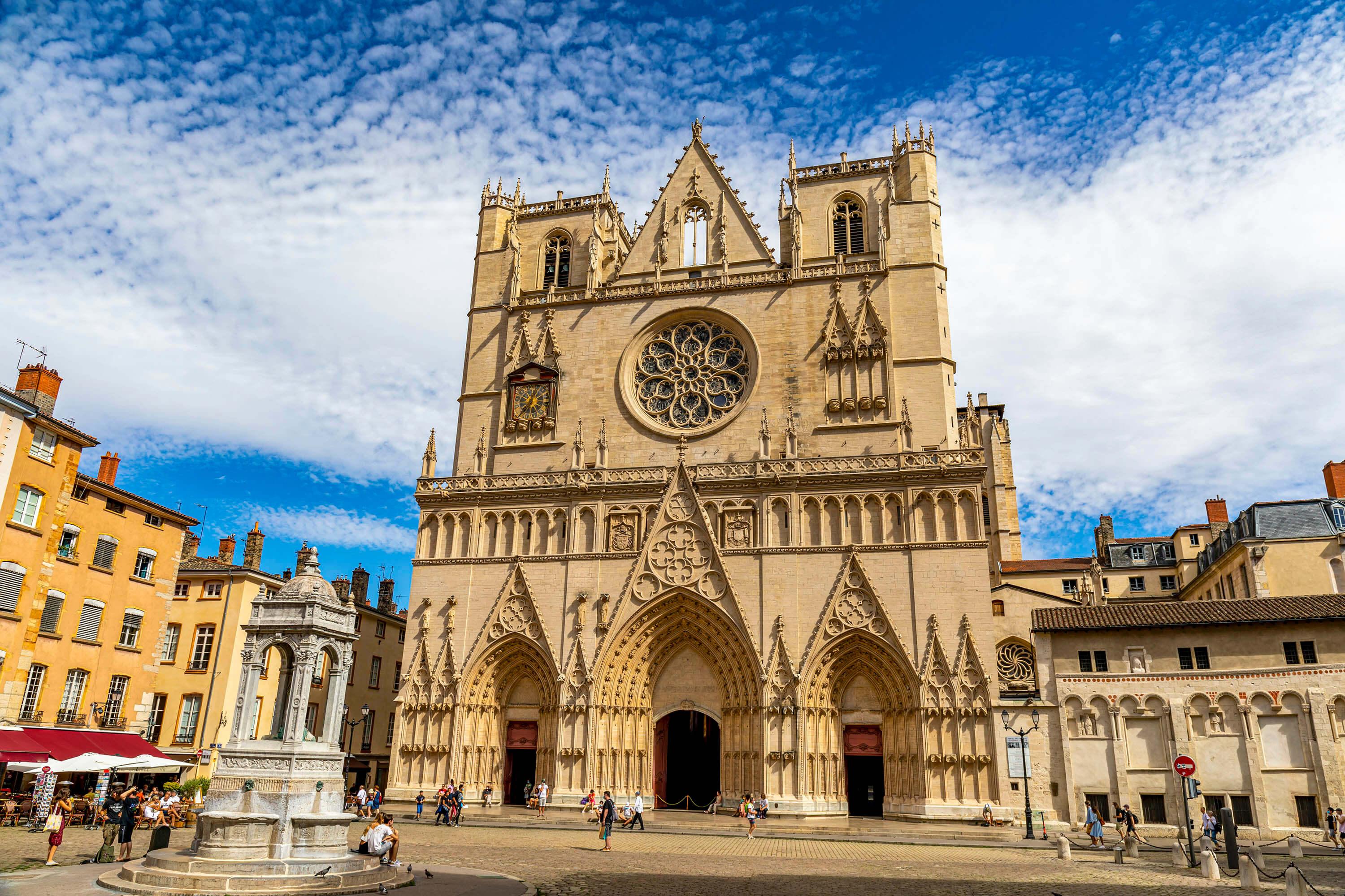 Lyon: Big City Tour with Audio Guide - photo 2