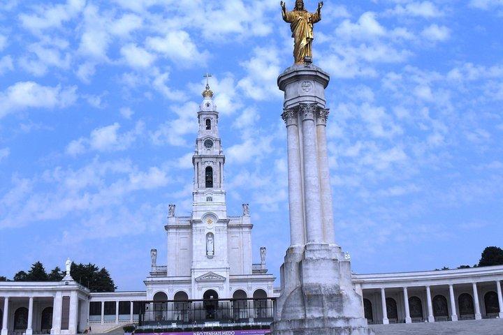 Private Full Day Tour To Fatima, Batalha, Nazaré and Óbidos - cover photo