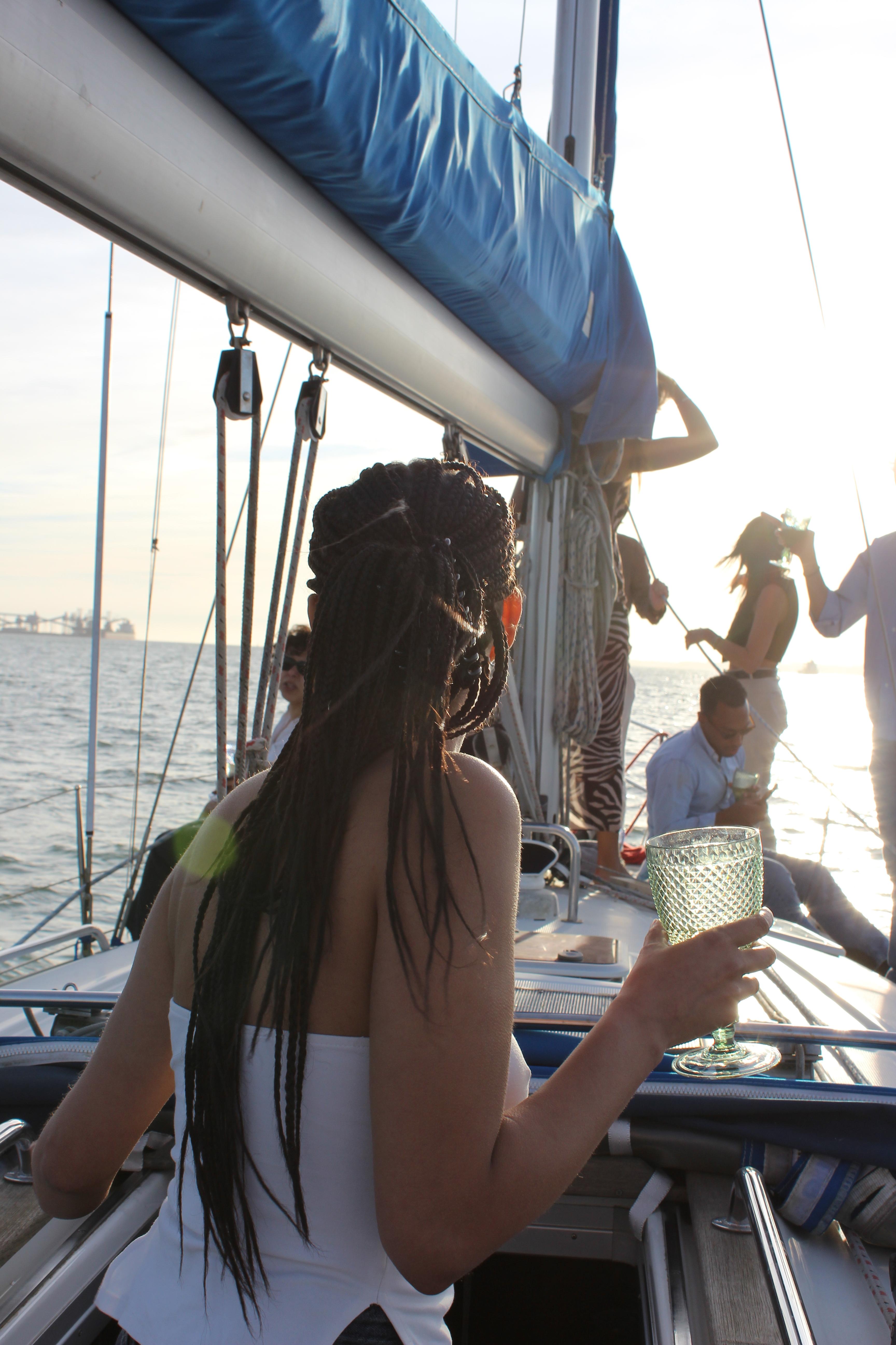 Lisbon Sunset Boat Tour – Golden Hour Cruise with Welcome Drink - photo 3