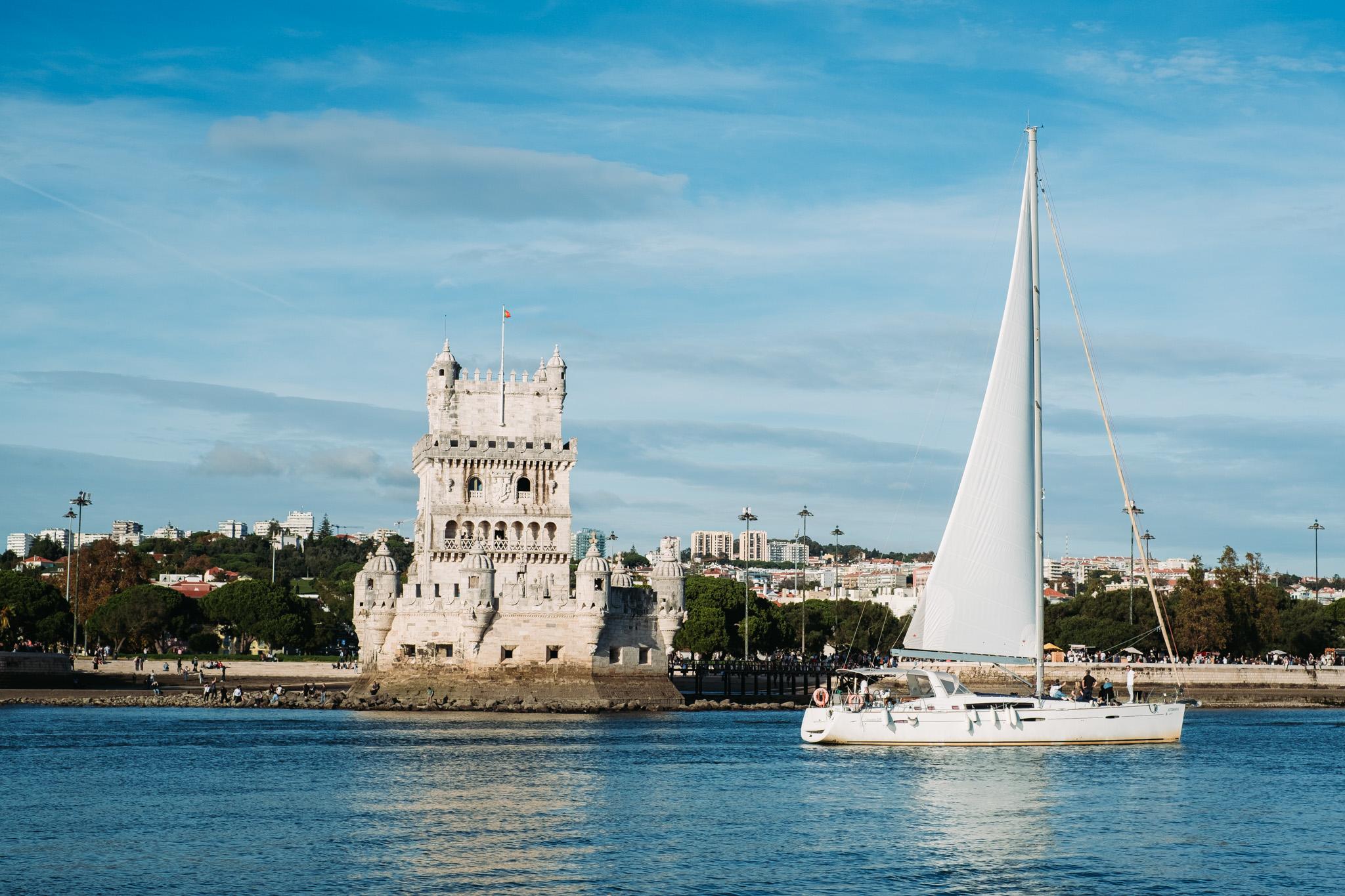 Lisbon Romantic Private 2h Cruise with sparkling wine - cover photo