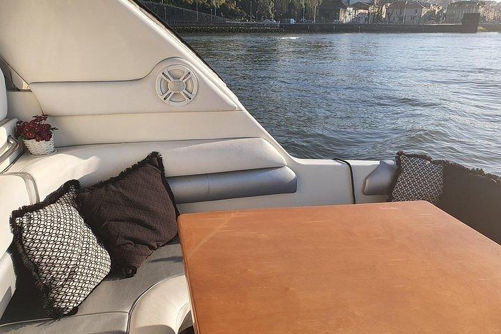 Private Luxury Yacht Sunset, Daytime or Night Cruise in Porto - photo 4