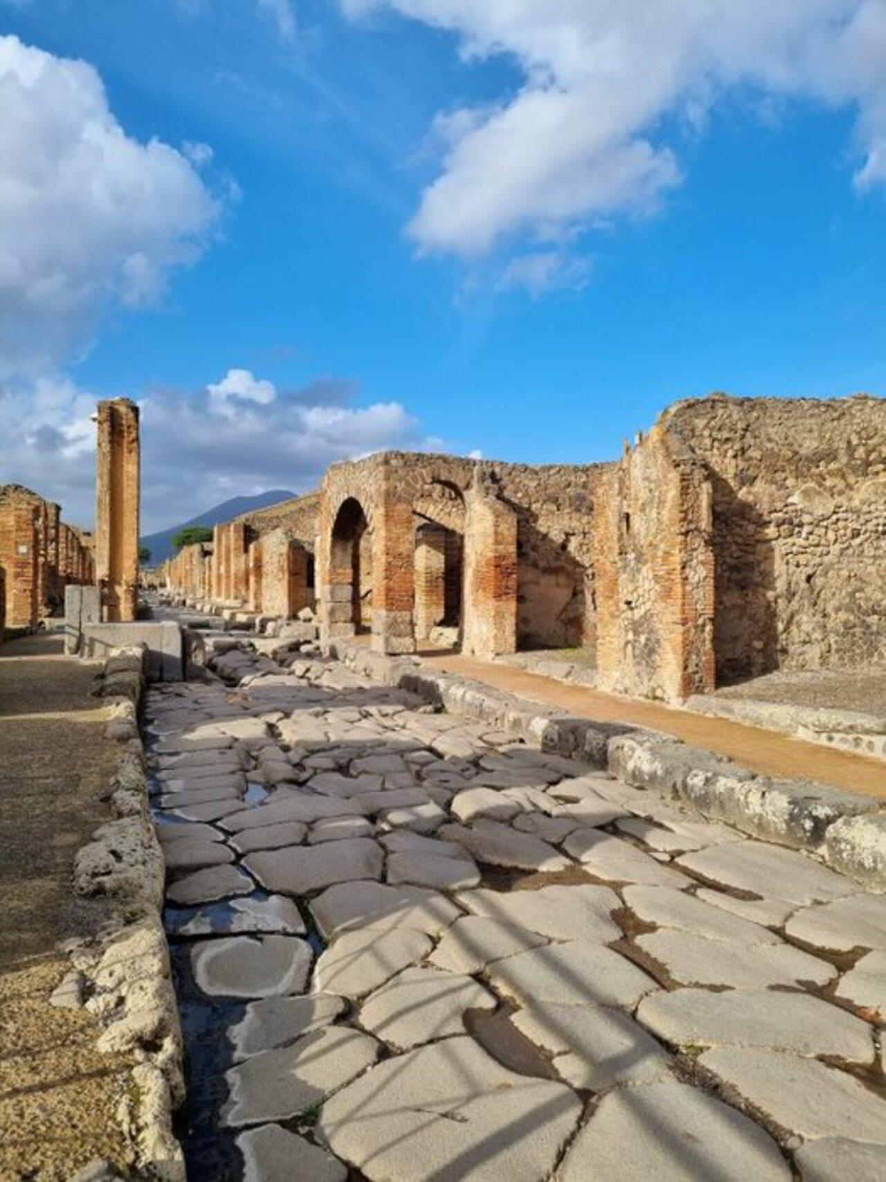 Excursión a Pompeya desde Nápoles en tren y tour guiado de Nápoles - cover photo