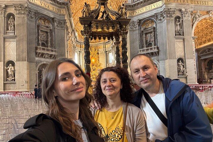 St. Peter's Basilica Private Tour: Square, Dome & Papal Tombs - photo 2