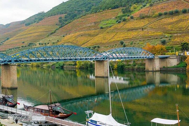 Pinhão Boat, lunch&wine tour - cover photo
