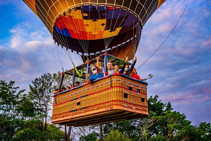 Full-Day Hot Air Balloon Experience in Boituva With Transport And Accommodation - cover photo