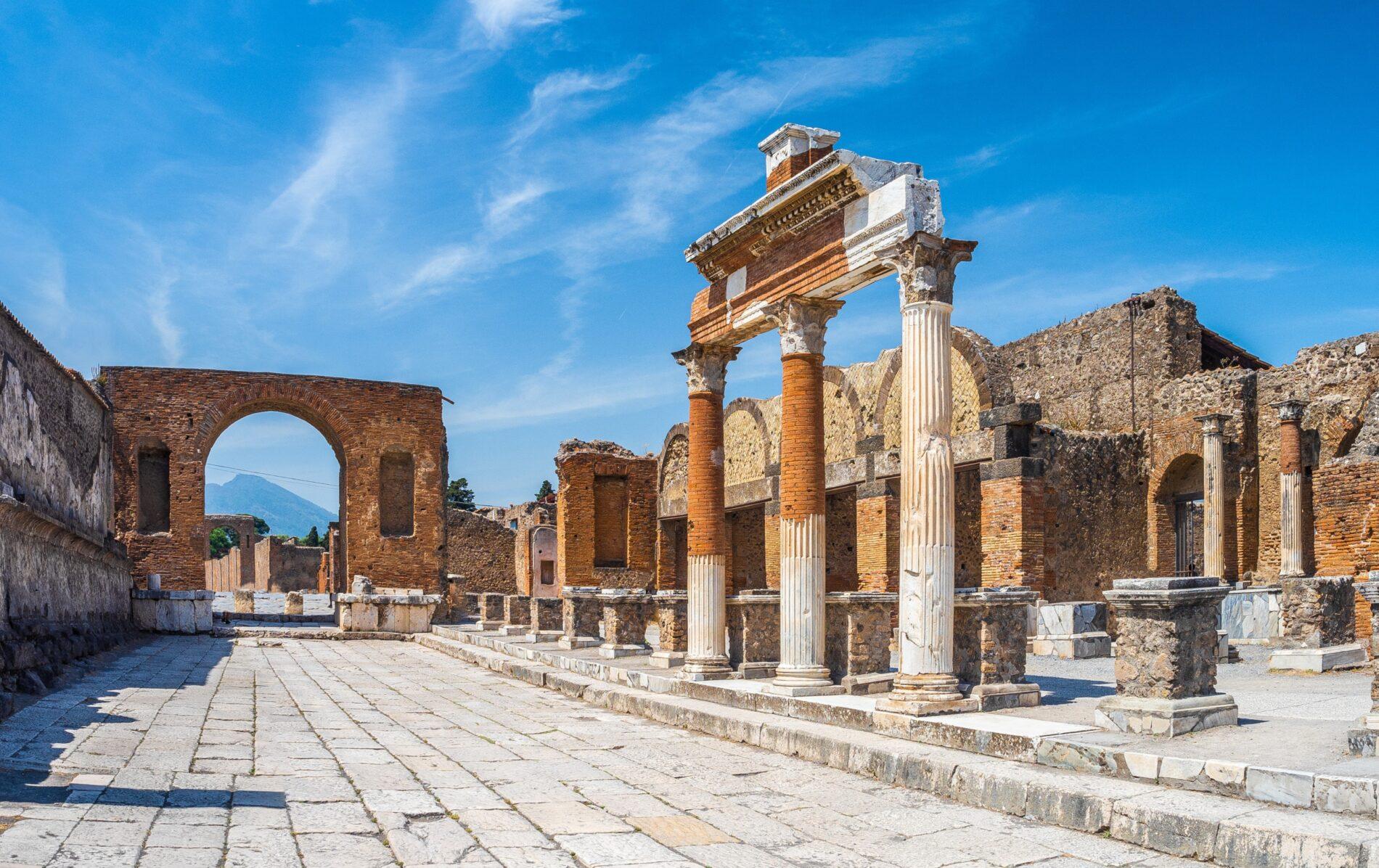 Excursión a Pompeya y Nápoles desde Roma en tren de alta velocidad - cover photo