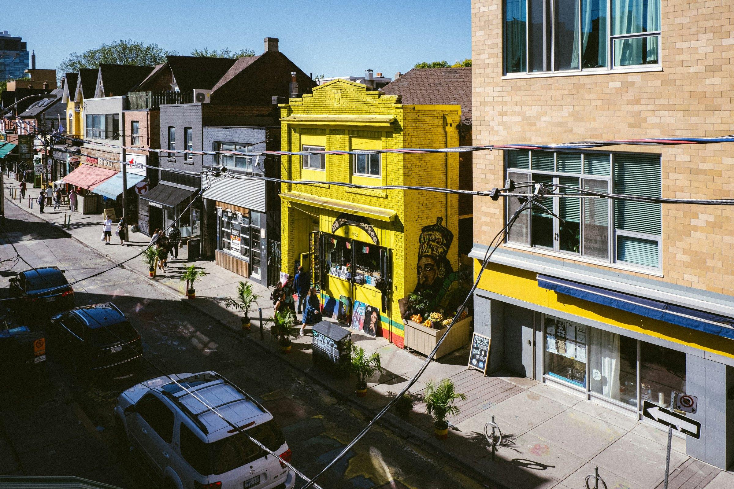 Kensington Market and Chinatown Self-Guided Audio Walk: Bellevue Square, Spadina, the AGO and the Grange - photo 2