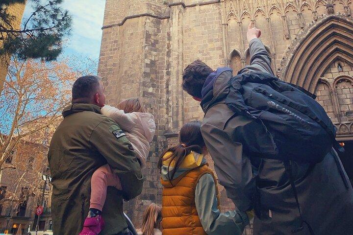 Private Tour Barcelona Highlights: Old Town + Gaudi Buildings - photo 3