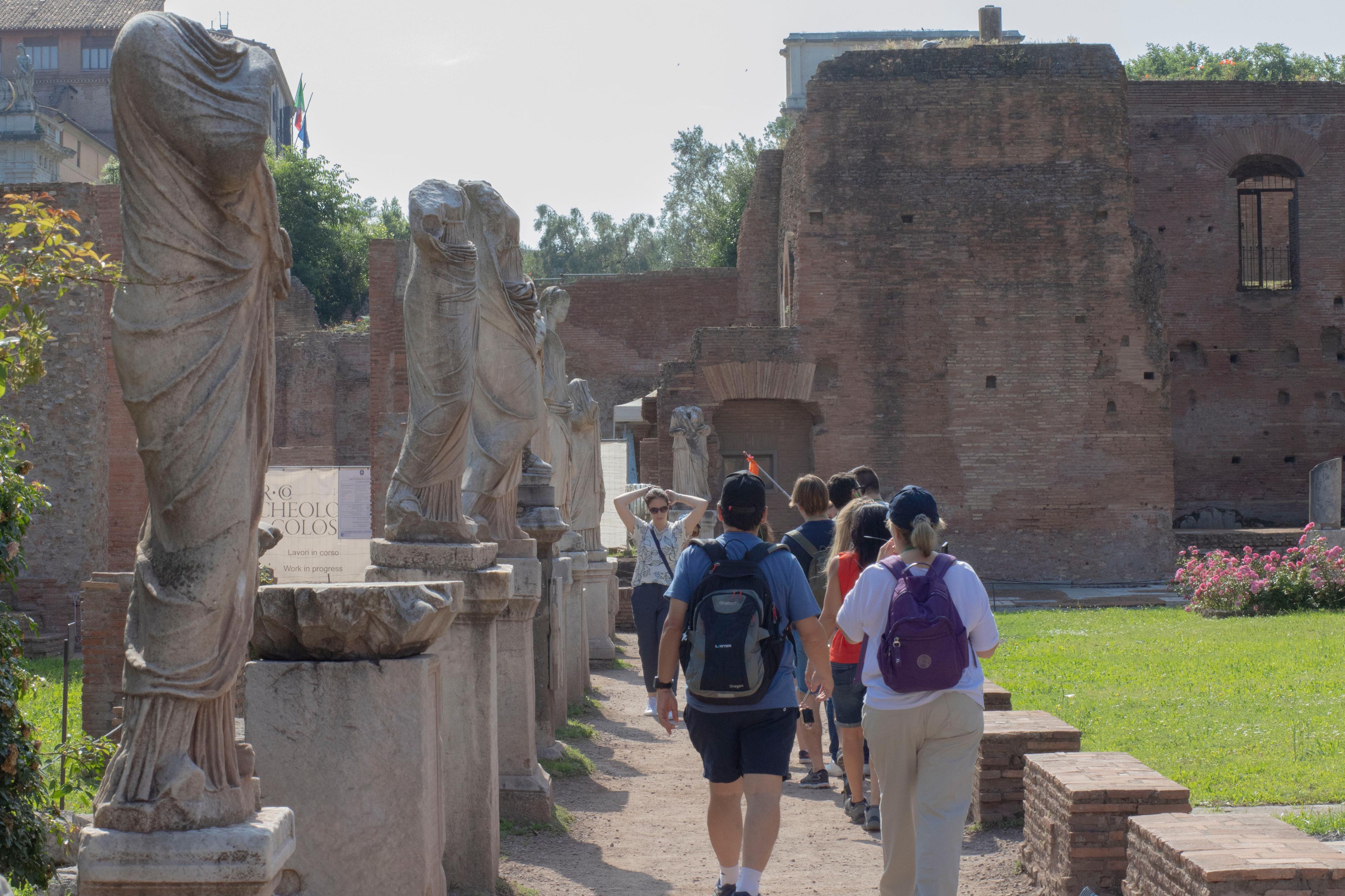 Visita Guiada Coliseo, Foro Romano y Palatino - photo 3