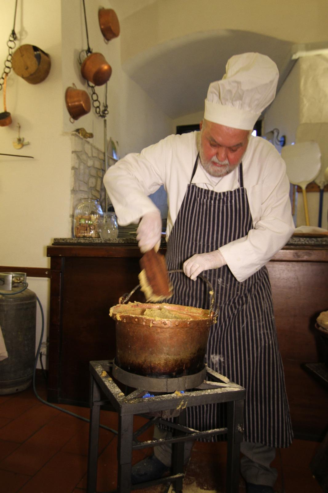 Cooking experience in the heart of Abruzzo: learn to do "La polenta rognosa" in Pettorano sul Gizio - cover photo