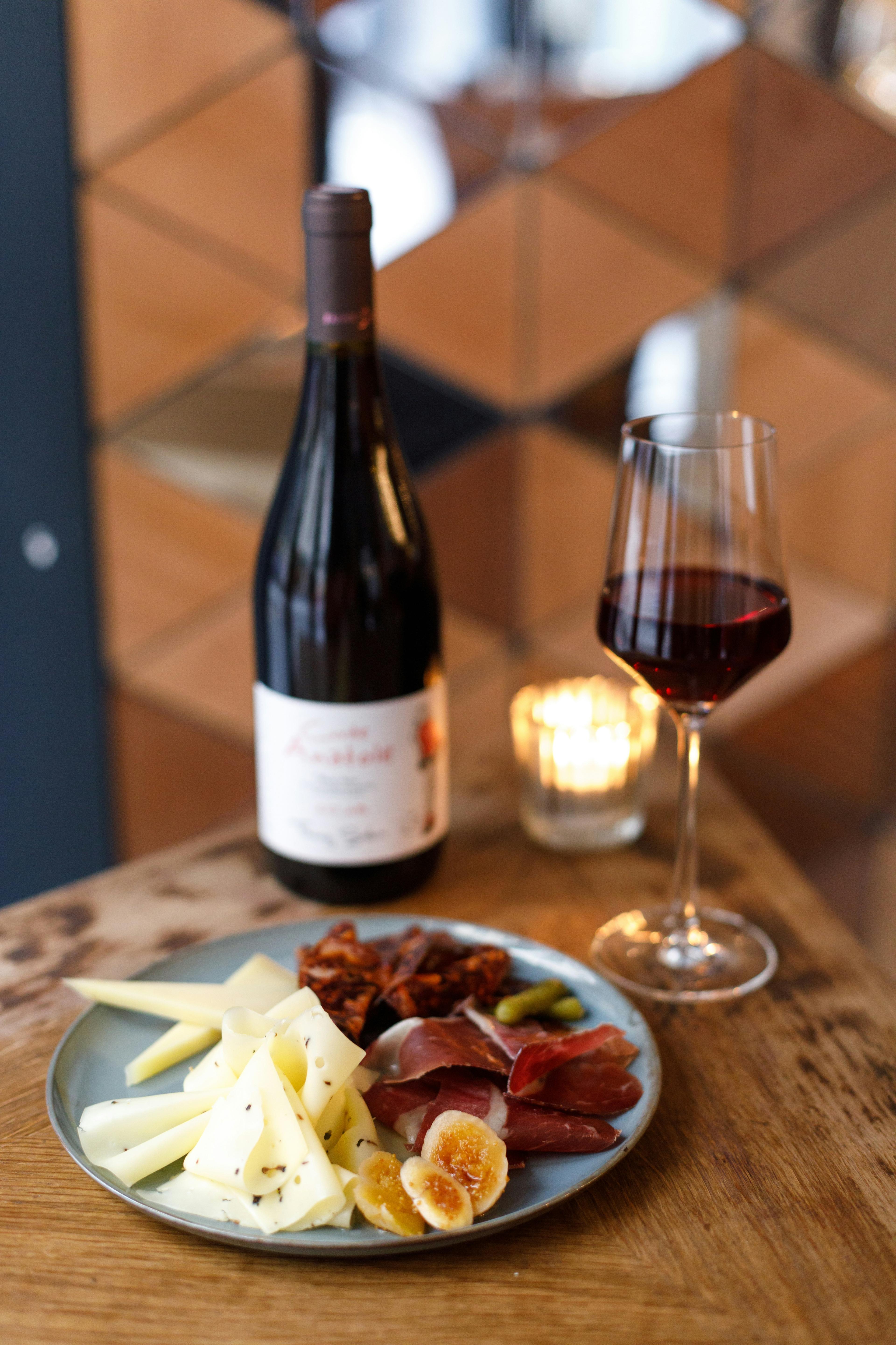 Paris: Montmartre Walking Tour with Wine, Cheese and Charcuterie Tasting - photo 3