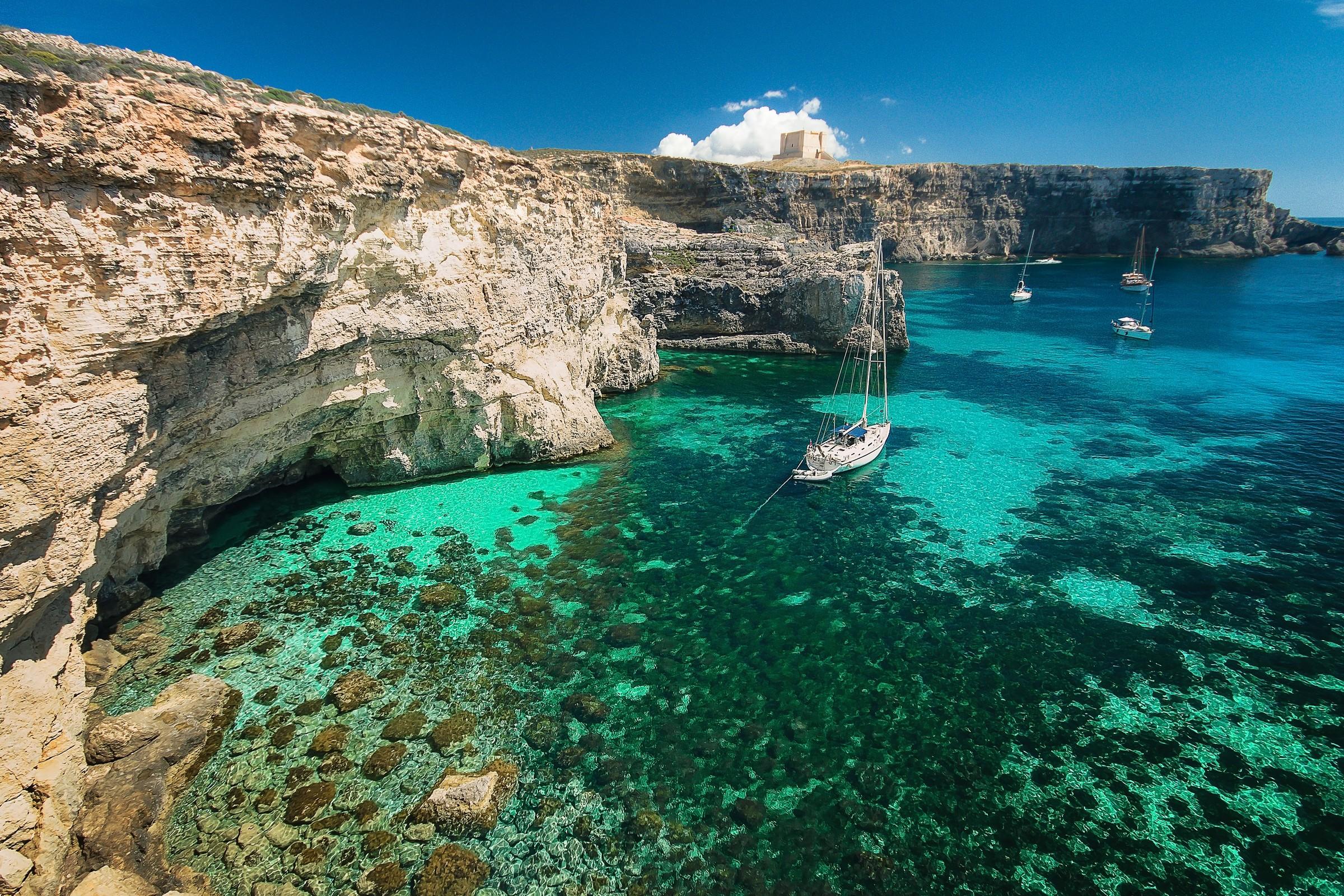 Three-Hour Comino Highlights Cruise on a Cabin Cruiser - photo 4