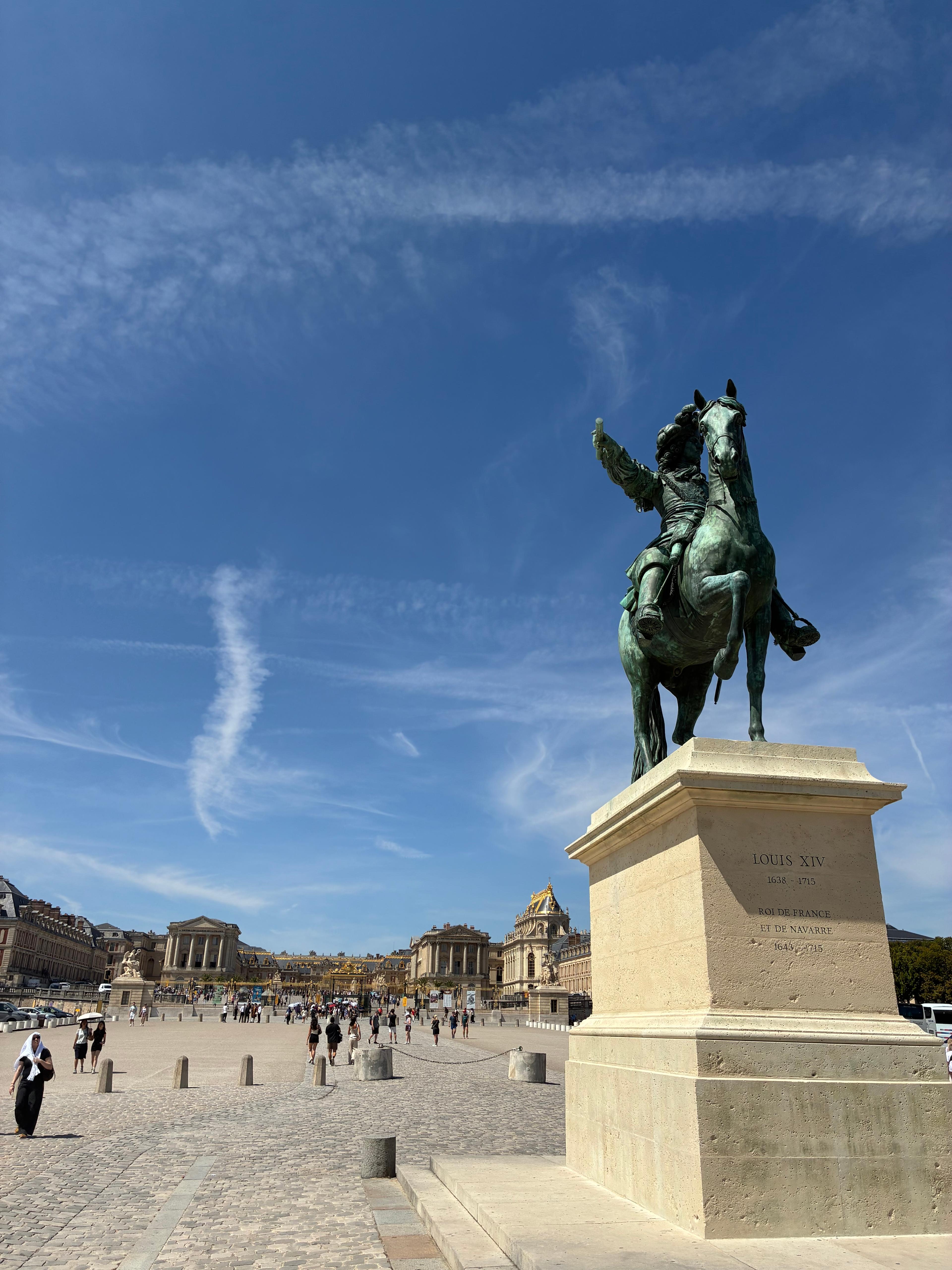 Versailles all-Inclusive guided tour with hotel Pickup in a Mercedes V-class - photo 2