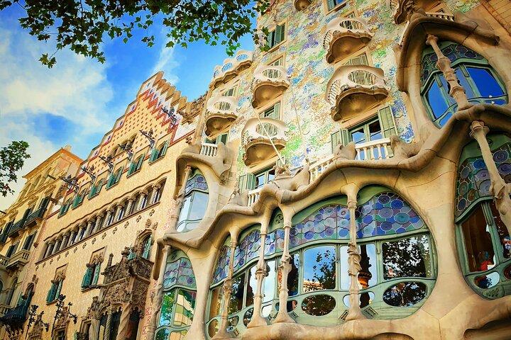 Ramblas, Old Town, Gothic and Gaudi Architecture Walking Tour - photo 4