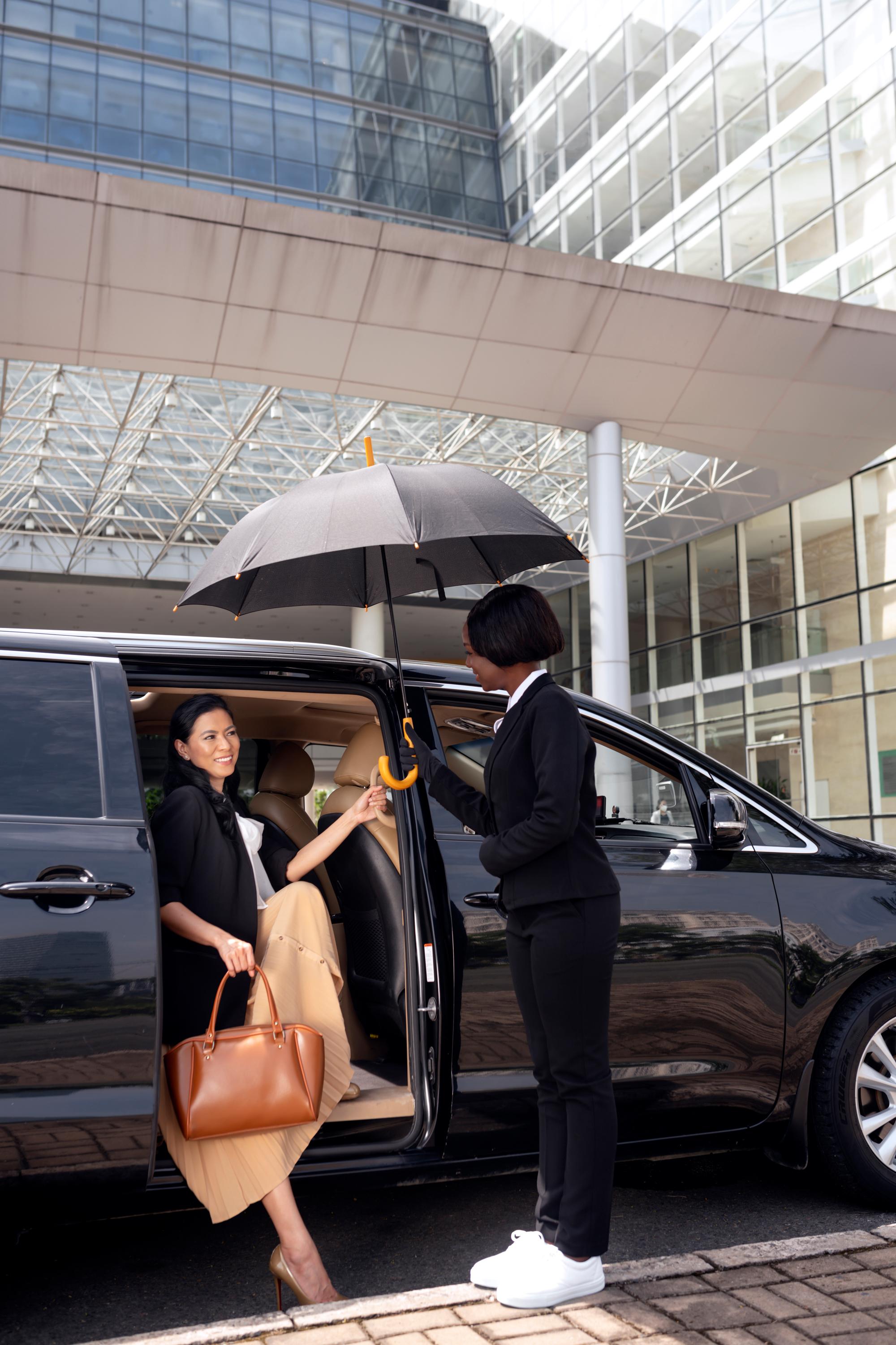 Private transfer: Reykjavik from/to Keflavik Airport - cover photo