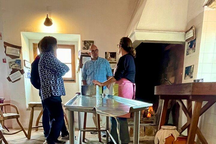 Private Lisbon to Sesimbra & Azeitão Tour: Cheese Workshop & Wine - photo 5