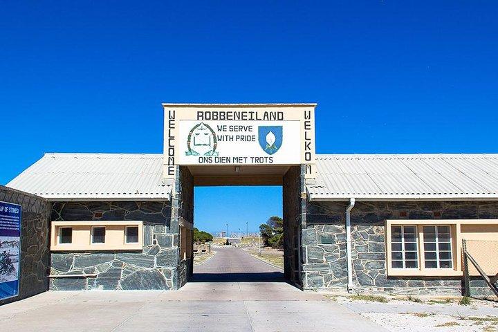Cape Town: Private Tour Robben Island gateaway & Table Mountain Car - photo 2