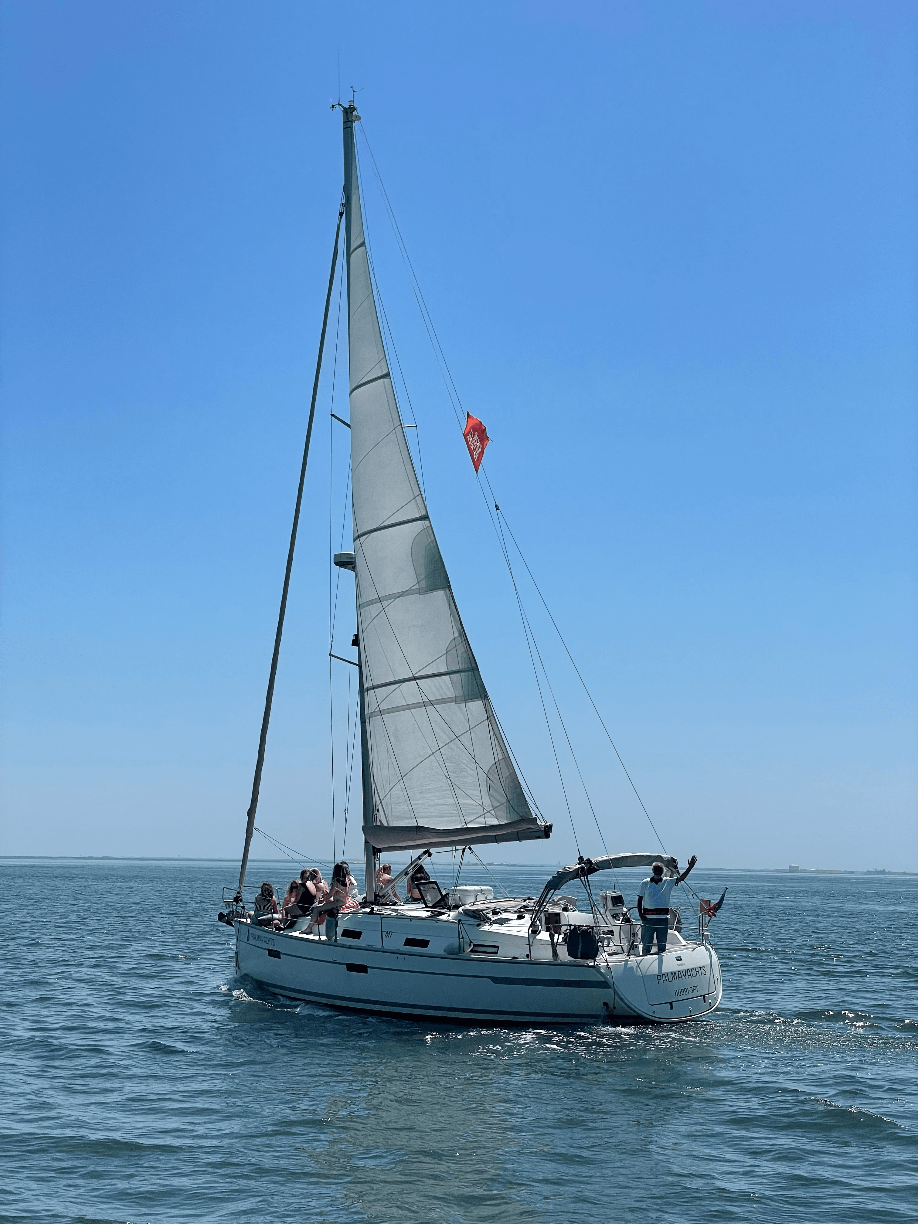 Lisbon Sail & Wine 2 hours Private Boat Tour - photo 3