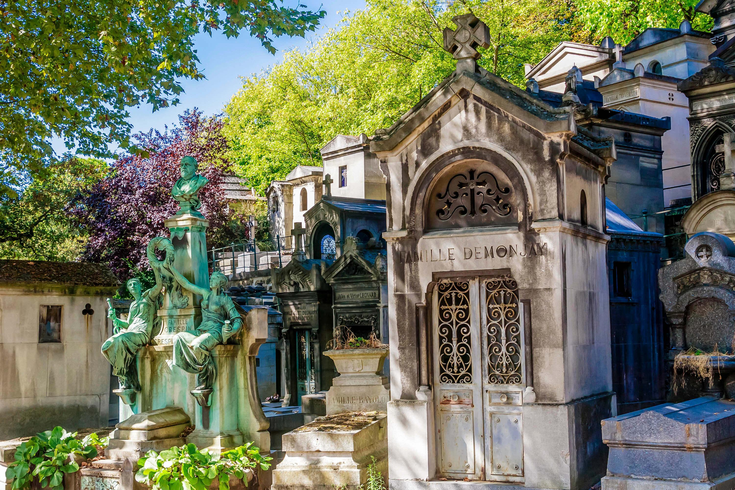 Père-Lachaise Cemetery Paris: audio tour of celebrity graves - photo 3
