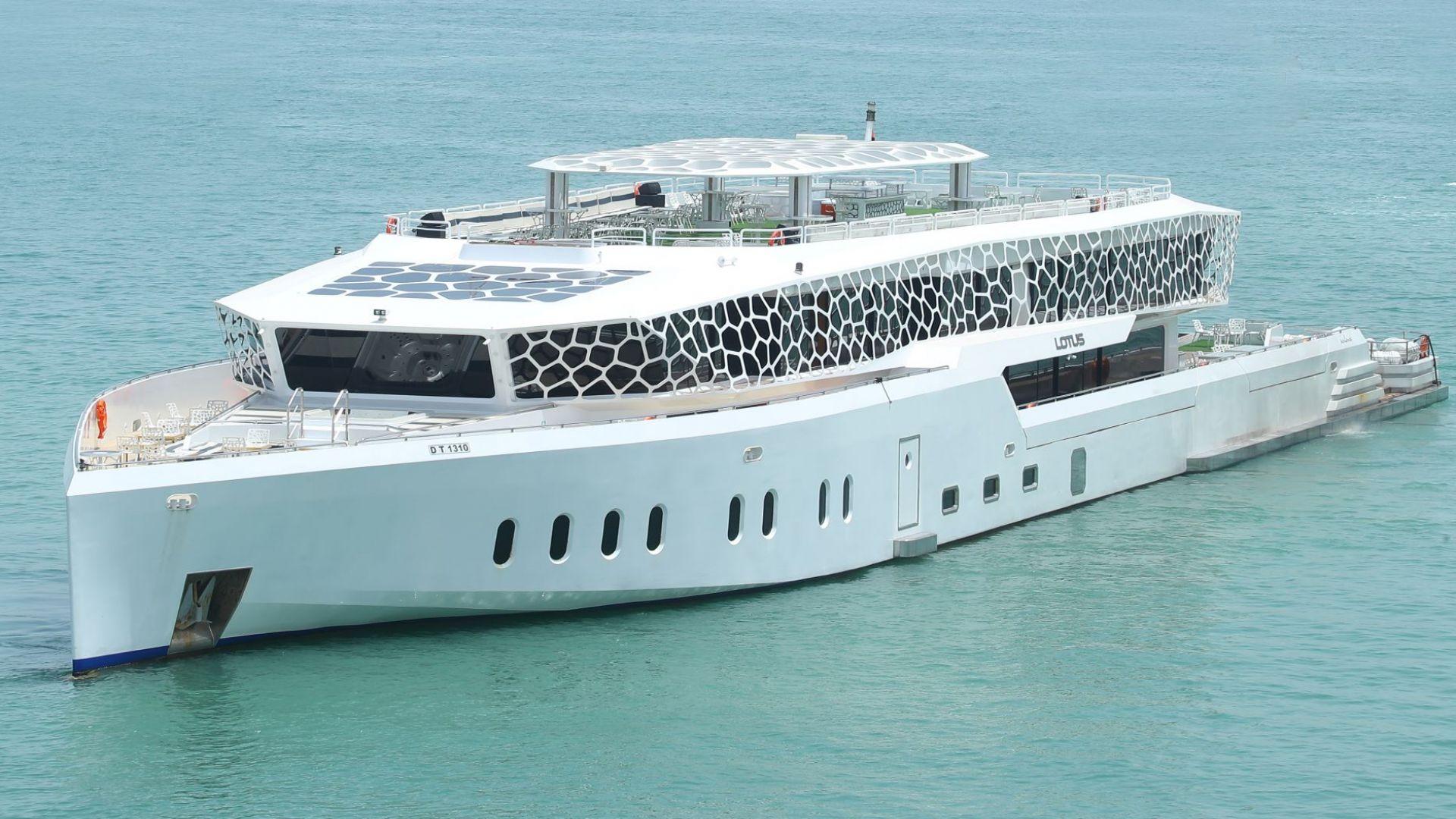 Private Dubai City Tour with Gold & Spice souk & Lotus Mega Yacht ride with Dinner - photo 3