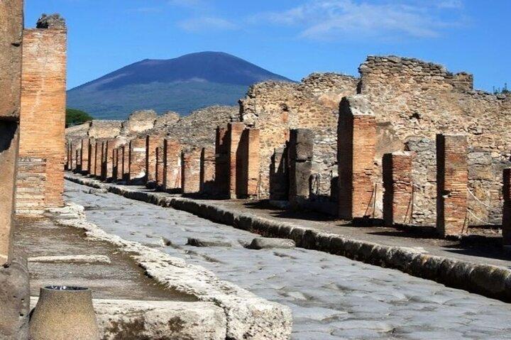 Pompeii, Vesuvius Hike and Wine Tasting with Lunch from Sorrento - photo 2