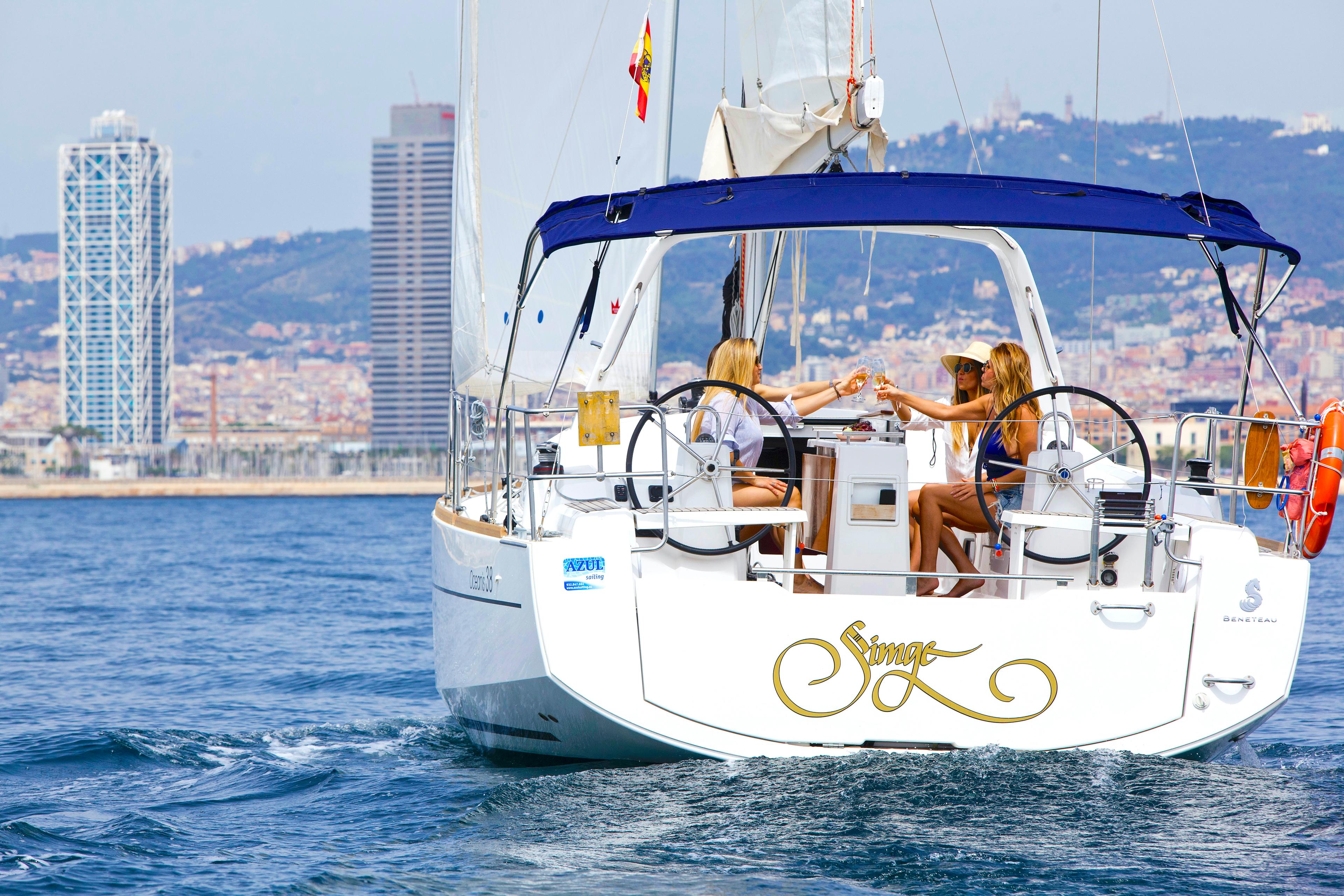1h Refreshing Sailing Tour in Barcelona with Open Bar & Snacks - photo 3