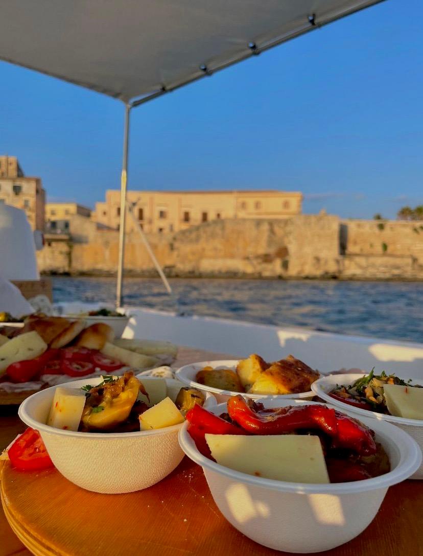 Aperitivo al Tramonto - Tour Isola di Ortigia e Grotte Marine - cover photo