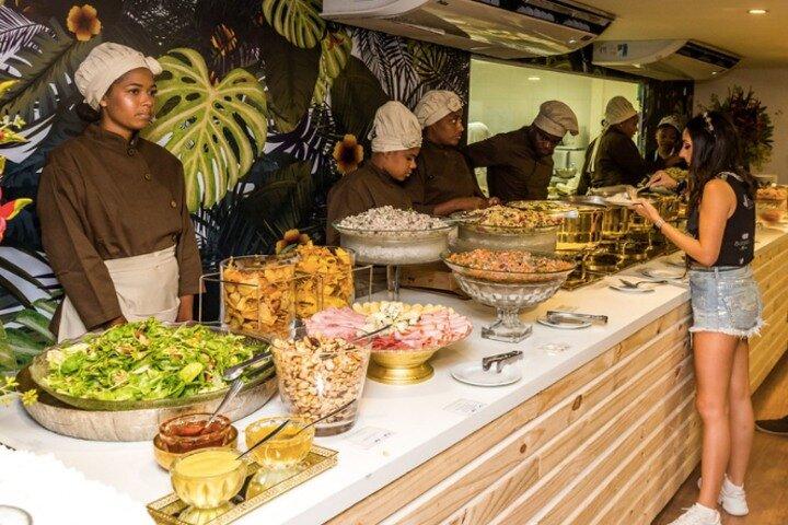 Rio Carnival Parade from a Prime Box – With Shuttle, Tour Guide, Food & Drink - photo 3