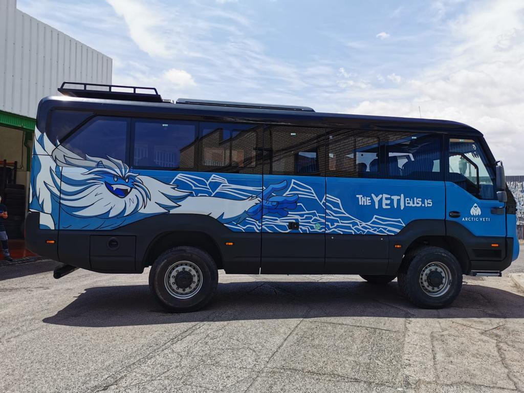 Bus transfer to Landmannalaugar - cover photo