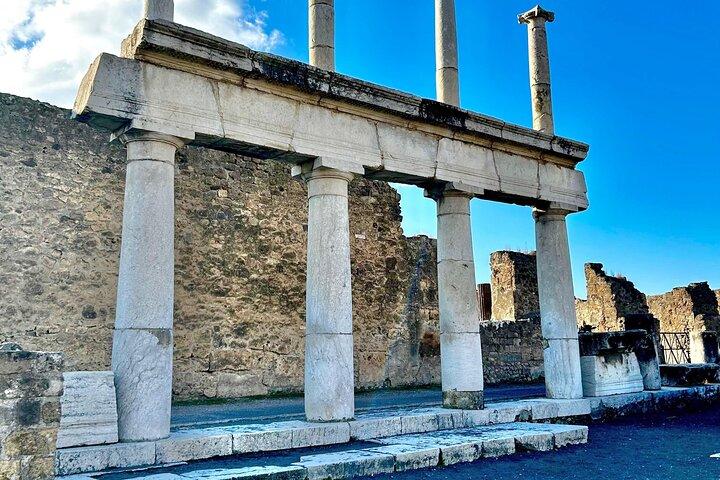 Pompeii 2h Small-Group Tour with Expert Archaeologist - photo 2