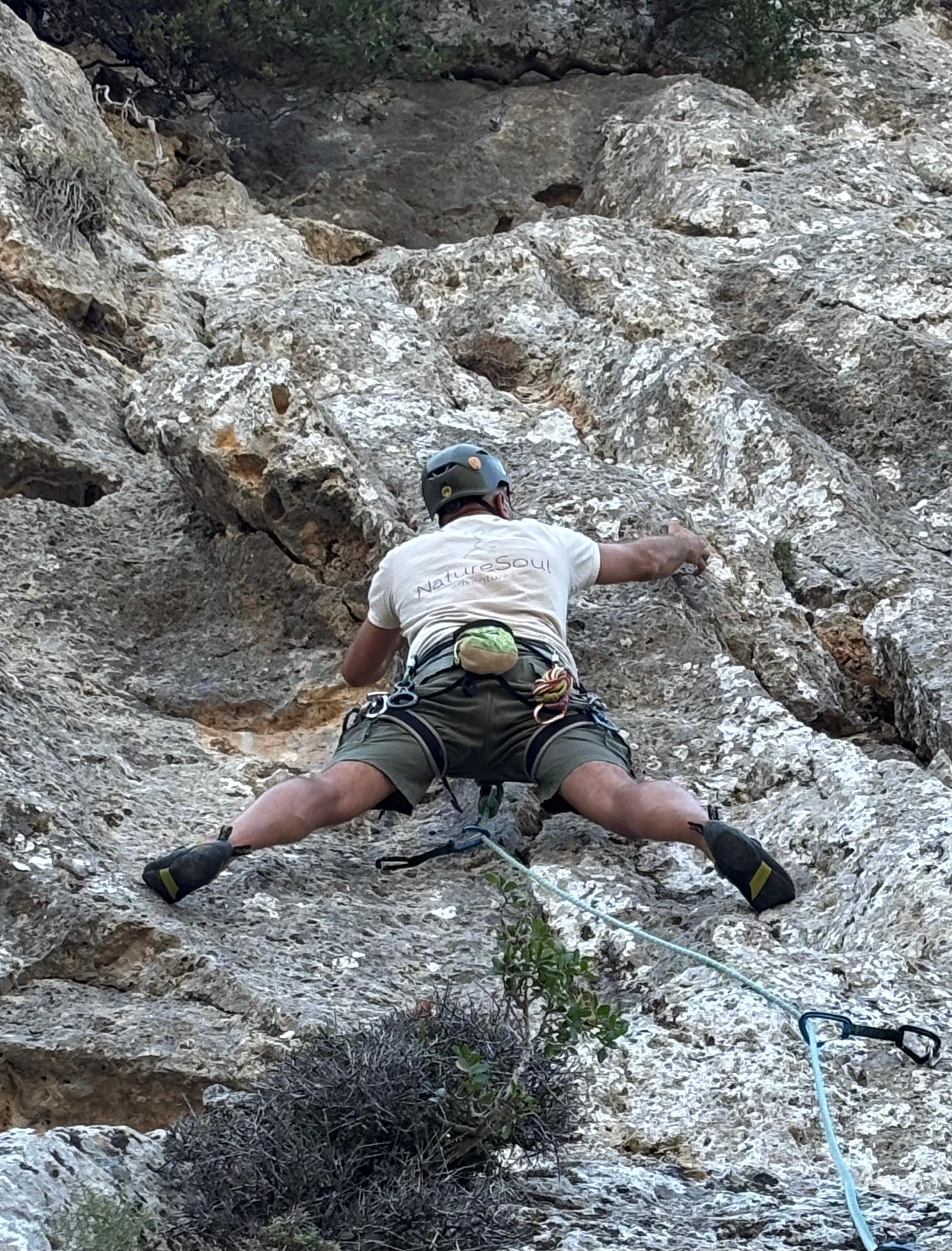 Lead Rock Climbing in Agios Nikolaos, Crete - photo 3