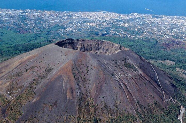 Pompeii, Vesuvius Hike and Wine Tasting with Lunch from Sorrento - photo 4
