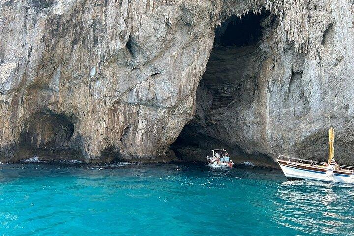 Capri Deluxe: The Complete Island Experience - cover photo