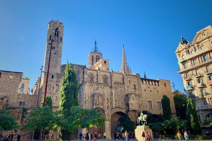 Ramblas, Old Town, Gothic and Gaudi Architecture Walking Tour - photo 3