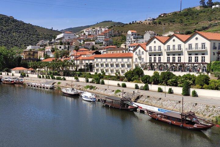 Visit Pinhão - cover photo