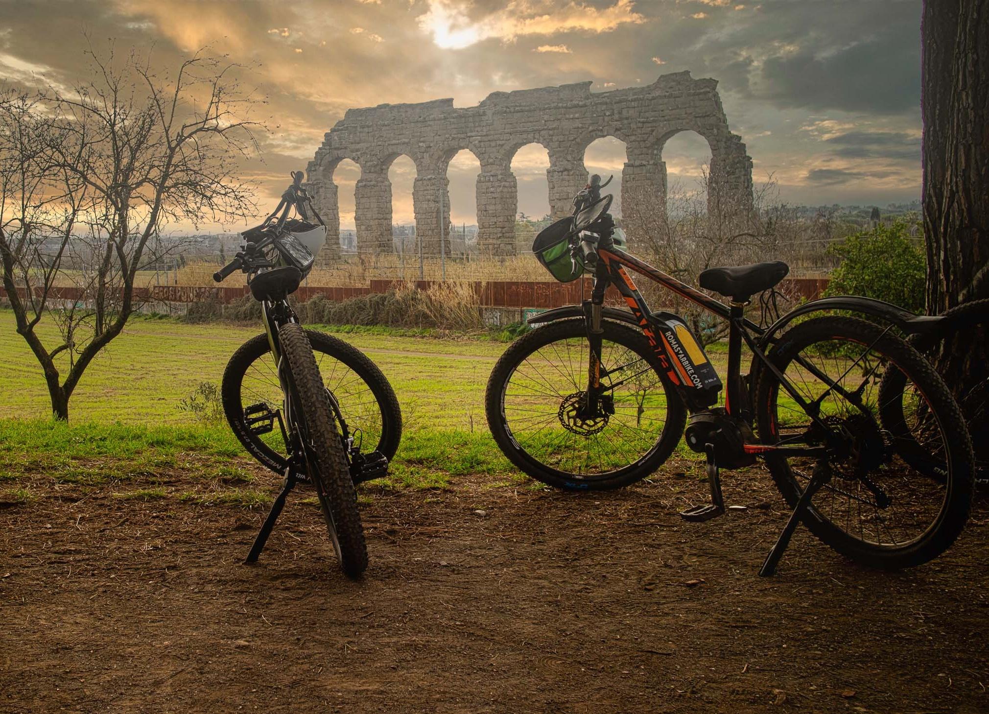 One-Day WOW Private Experience with Biking, Lunch, Golf Cart Tour, VIP Colosseum Access and Rooftop Aperitivo - photo 2