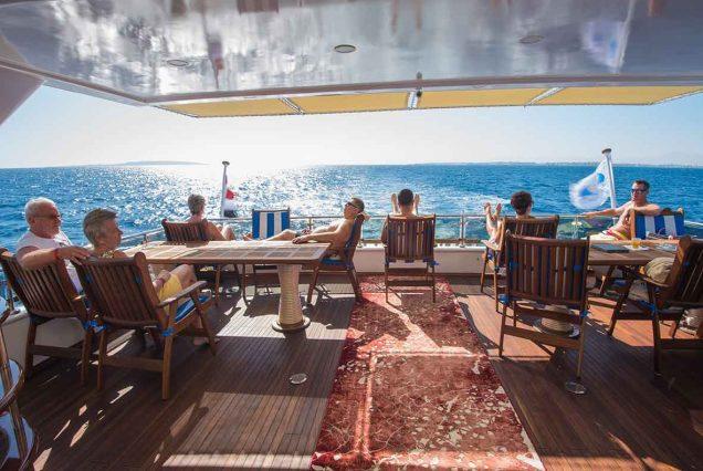 Elite VIP Cruise with BBQ buffet lunch Hurghada - photo 3