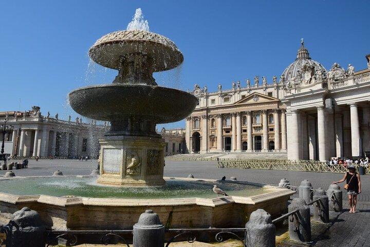 Rome Icons Private Tour: Colosseum & Vatican, Lunch & Luxury Cars - photo 2