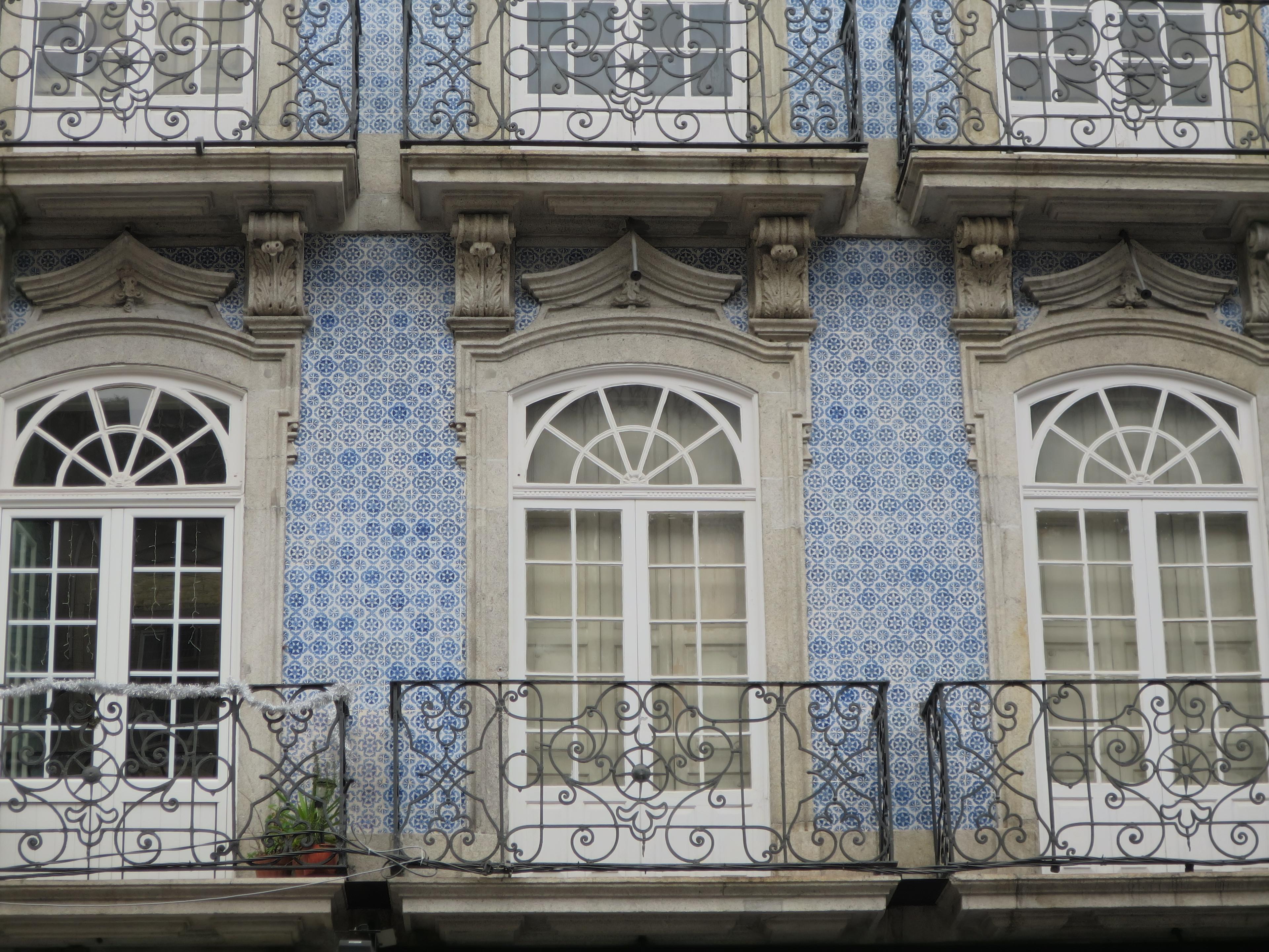 Porto Small Group Tour: River Cruise, Cable Car & Lello Bookshop - photo 2