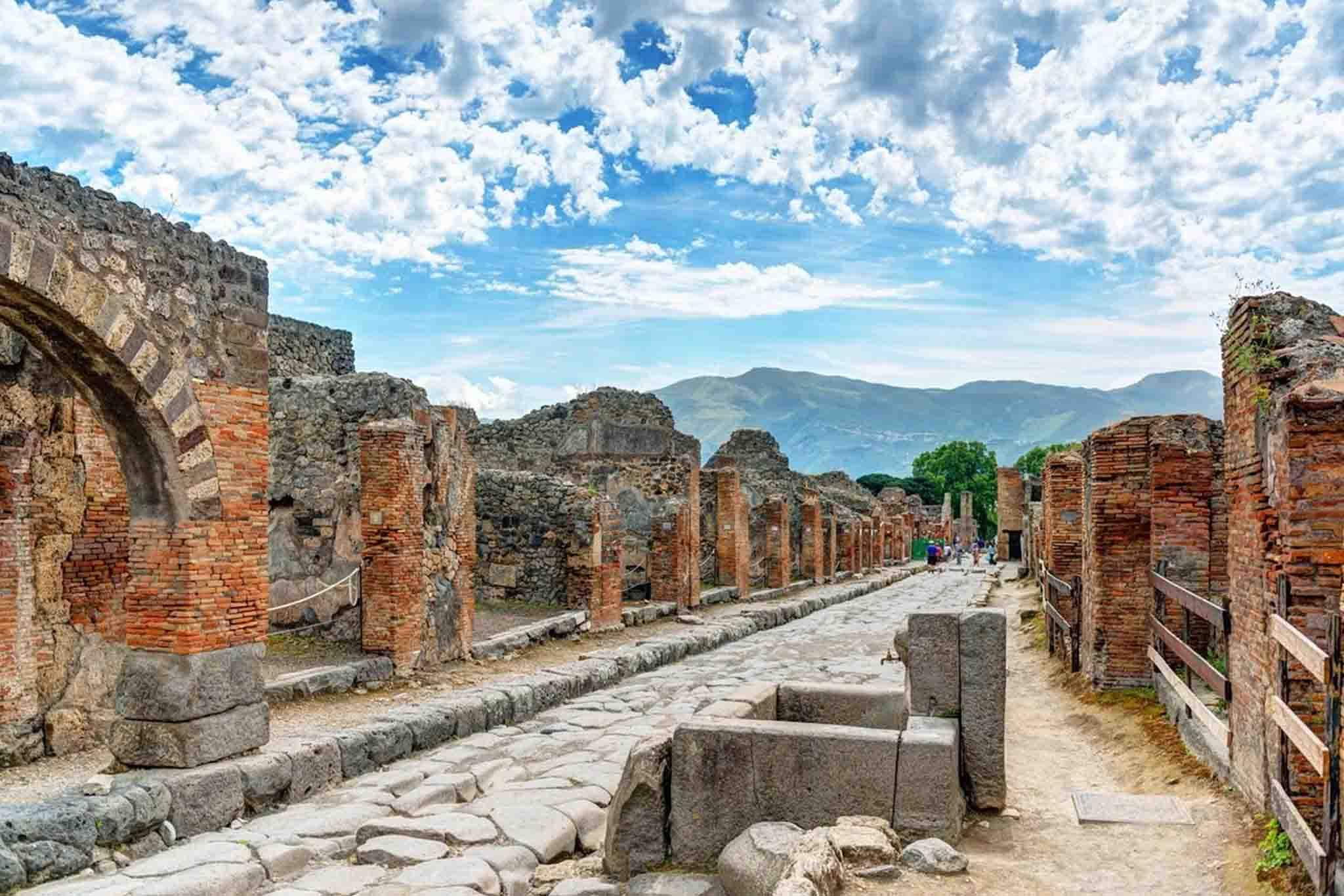 POMPEII & NAPLES tour from Naples - Group Tour with Street Food Tasting - photo 2