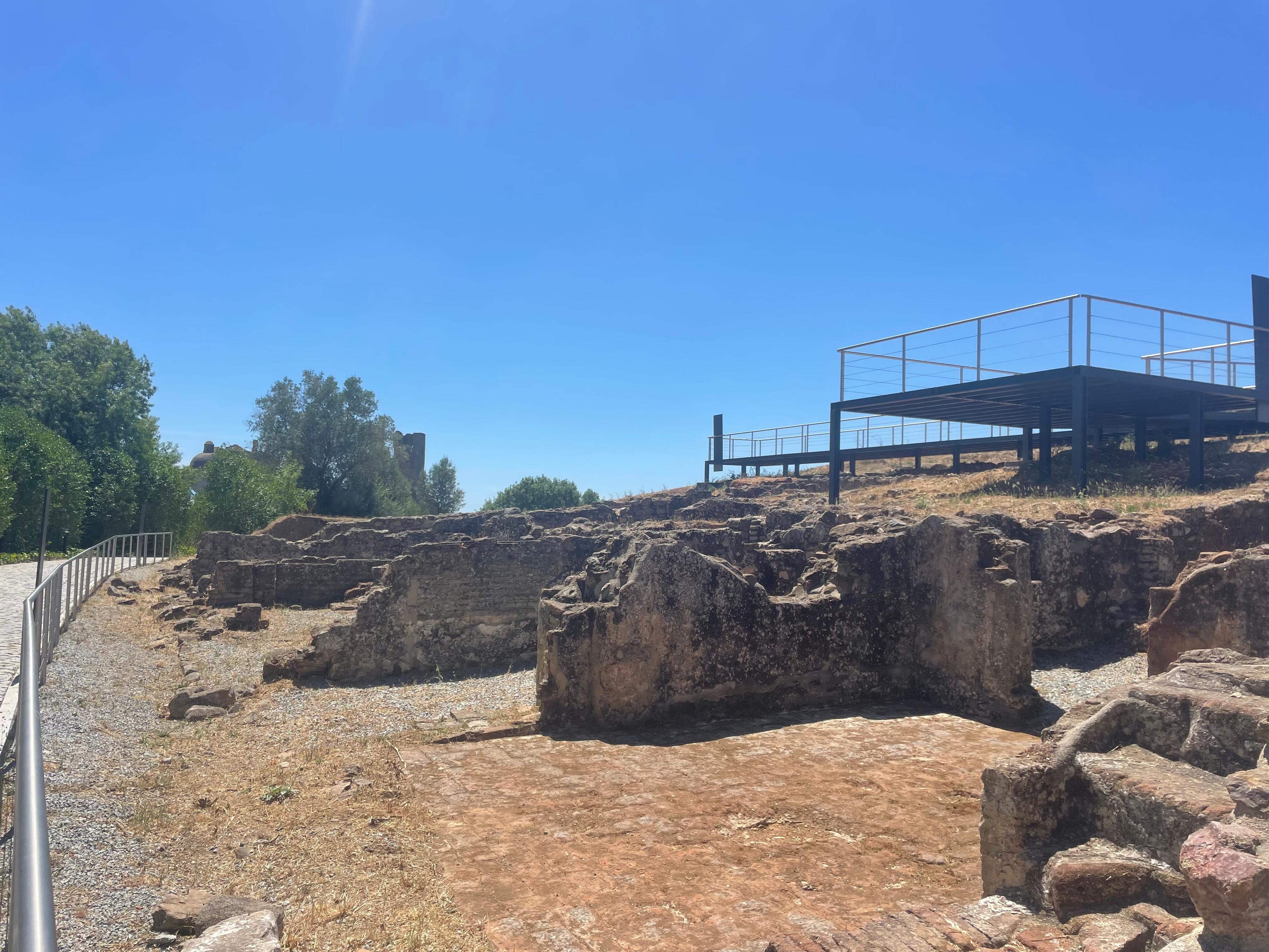 From Évora or Montemor: Visit to Castle of Montemor-o-Novo - photo 2
