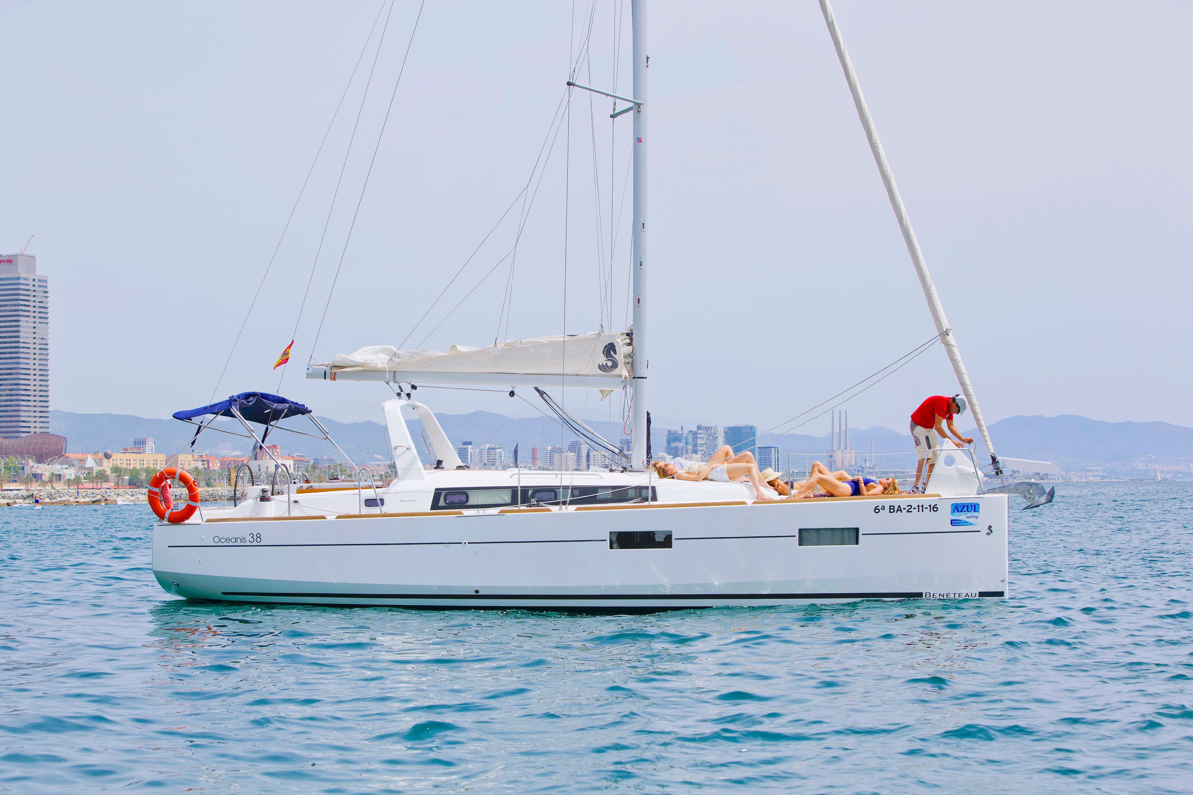 1h Refreshing Sailing Tour in Barcelona with Open Bar & Snacks - photo 5